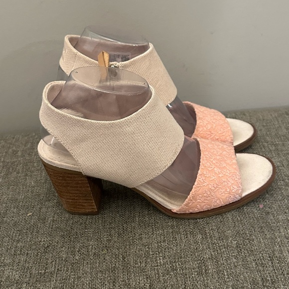 Toms Shoes - Tom’s women’s Light Pink Slingback Heeled Sandals Size 9
